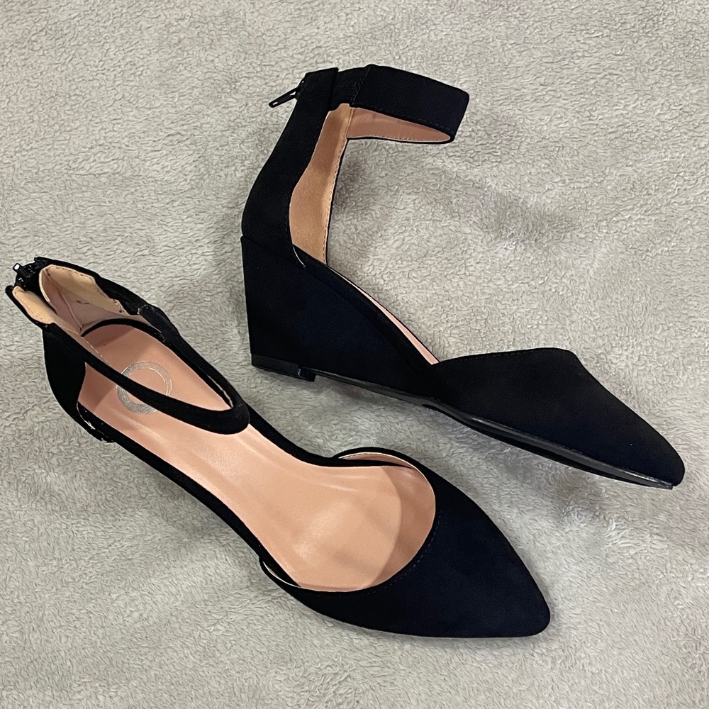 NEW Kova Black Wedge Pump Size 7